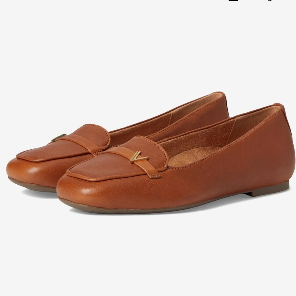NIB Vionic Tan Hayes Flat Loafers